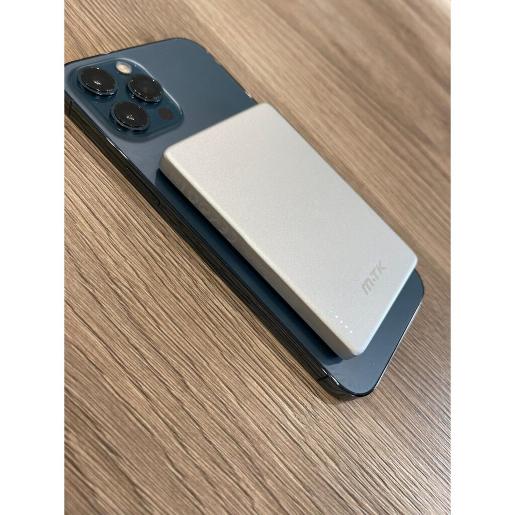 Magnetic Wireless Power Bank Fast Charging with USB-C