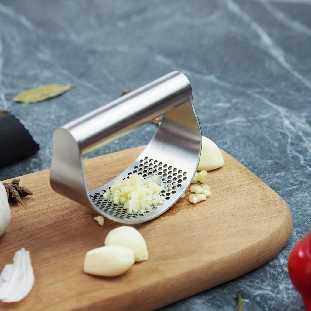1pc Stainless Steel Garlic Press Manual Crusher Kitchen Tool