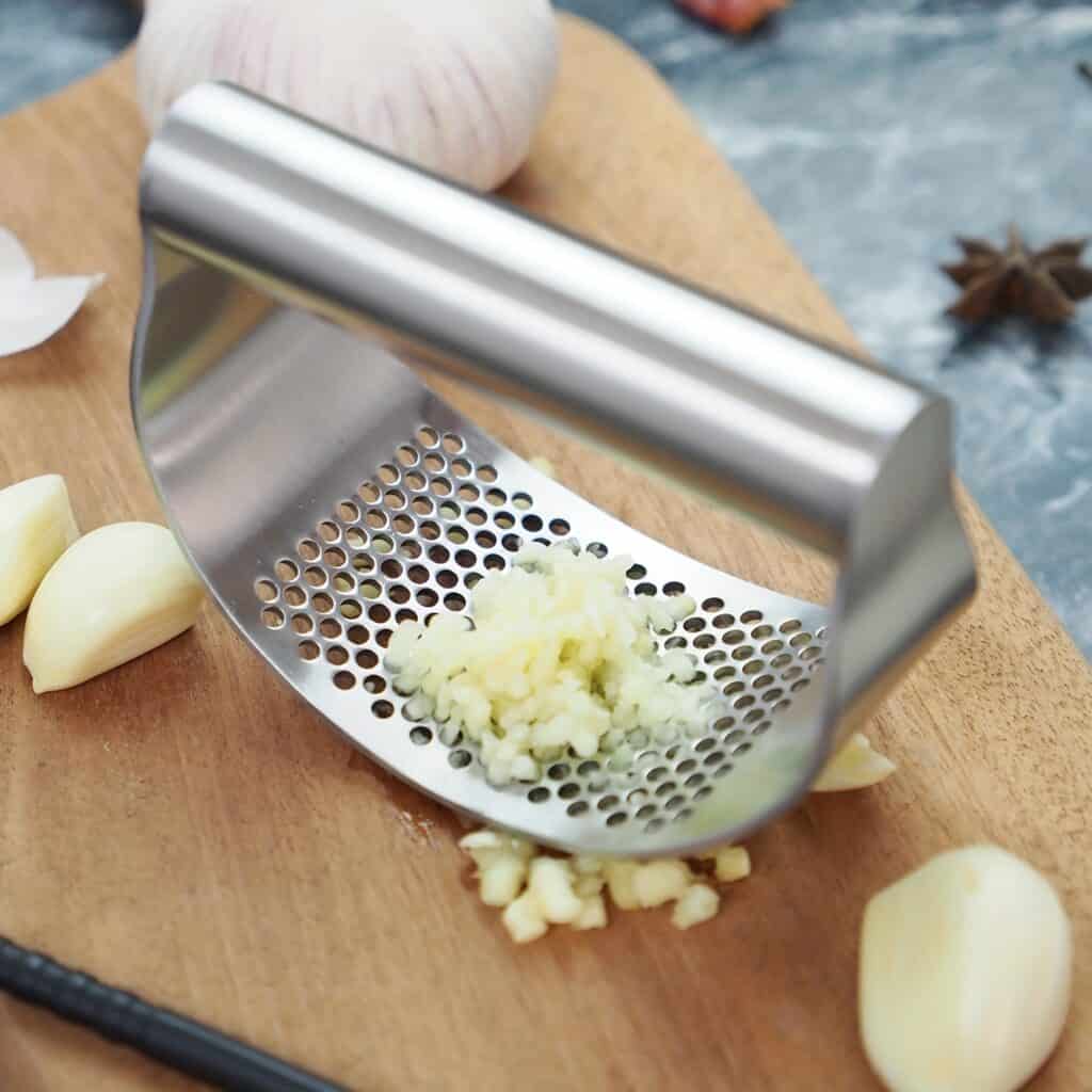 1pc Stainless Steel Garlic Press Manual Crusher Kitchen Tool