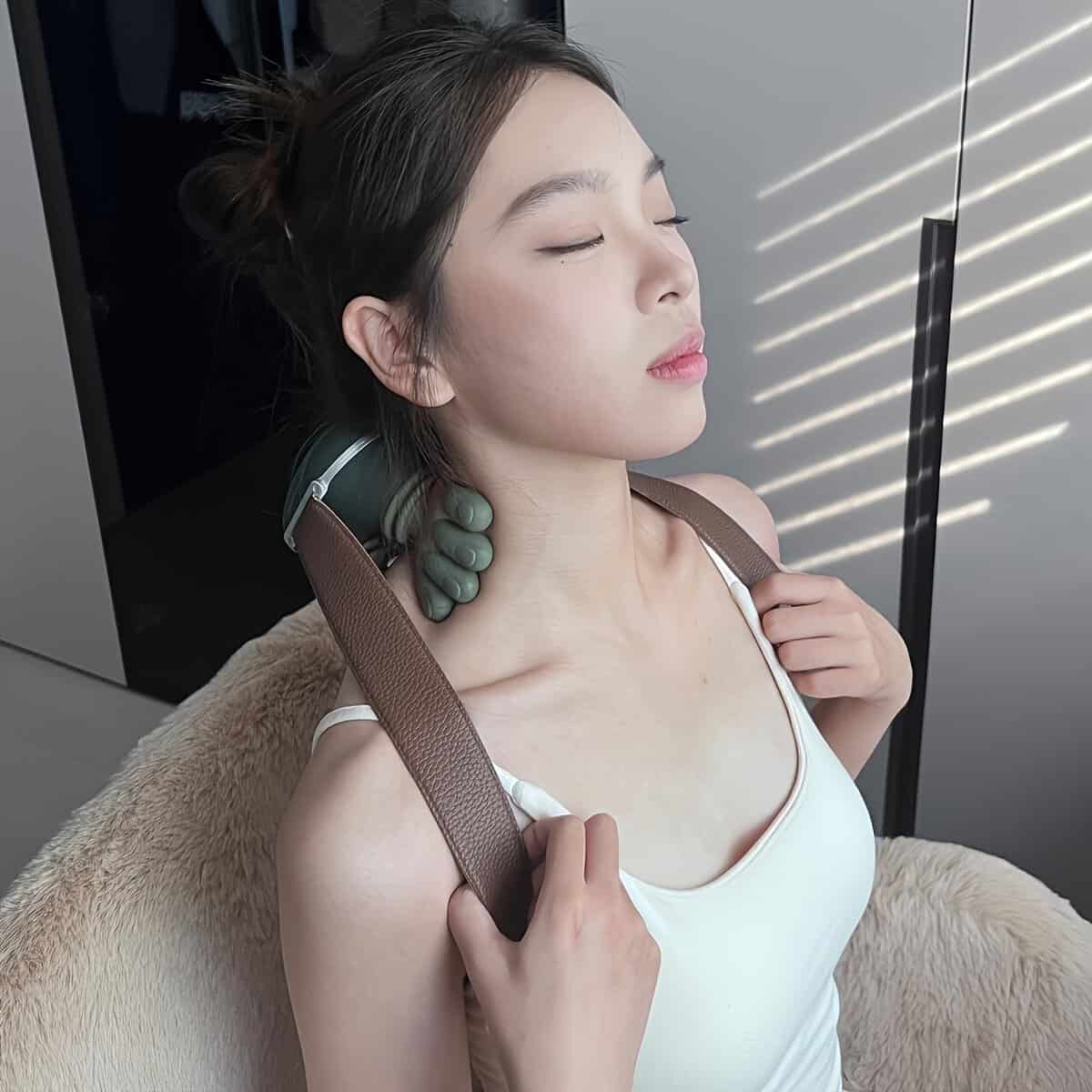 USB Rechargeable Deep Tissue Massager for Neck and Back